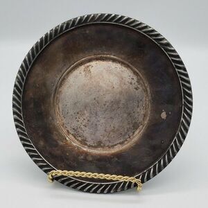 Meriden B Company  *** Rogers Bro 22 Made In USA Silverplate Saucer 5.75"